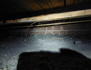 Zateplení stropu řadového rodinného domu pomocí foukané izolace